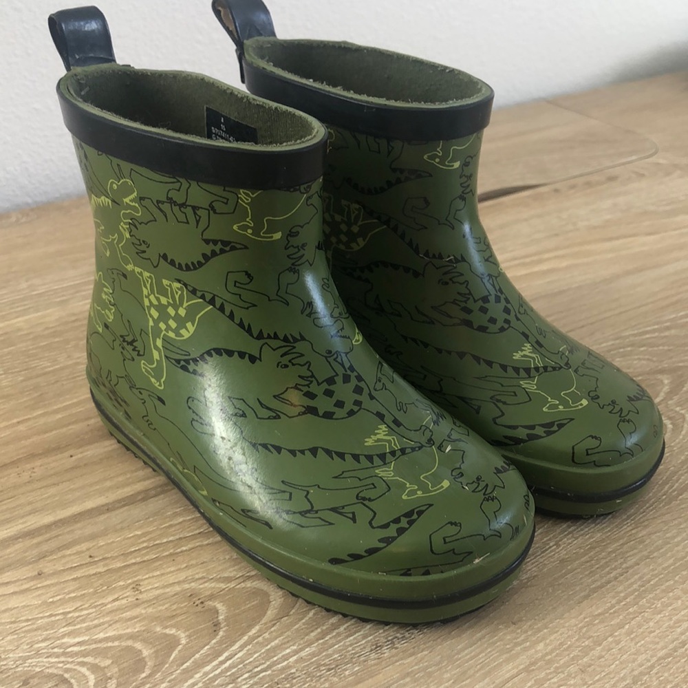 Old navy rain boots toddler size 8